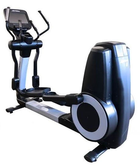 Life Fitness Platinum Club Series Elliptical | Discover SE3 HD Console