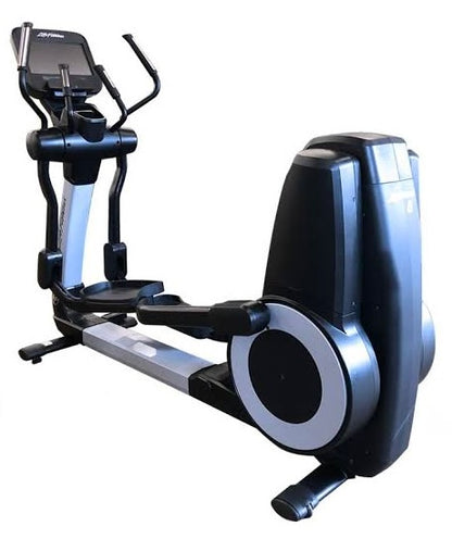 Life Fitness Platinum Club Series Elliptical | Discover SE3 HD Console